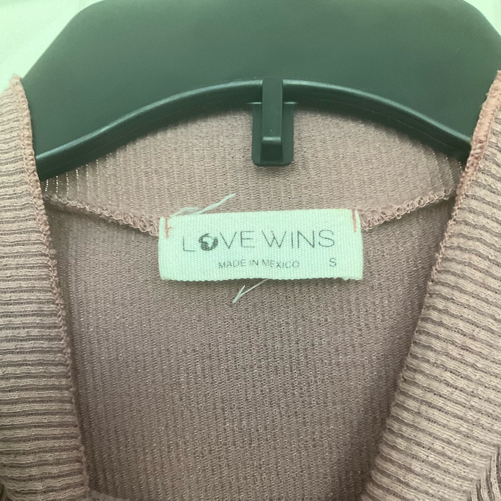 Love wins crop top - Picture 2 of 3